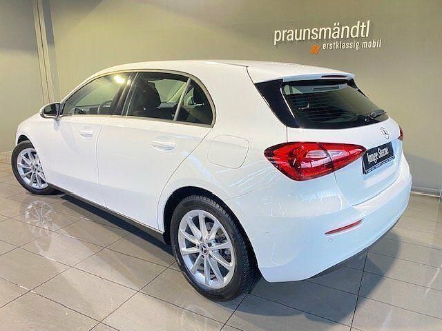 Gebraucht Mercedes A200 163 PS (119 kW) 2024 Weiß Limousine