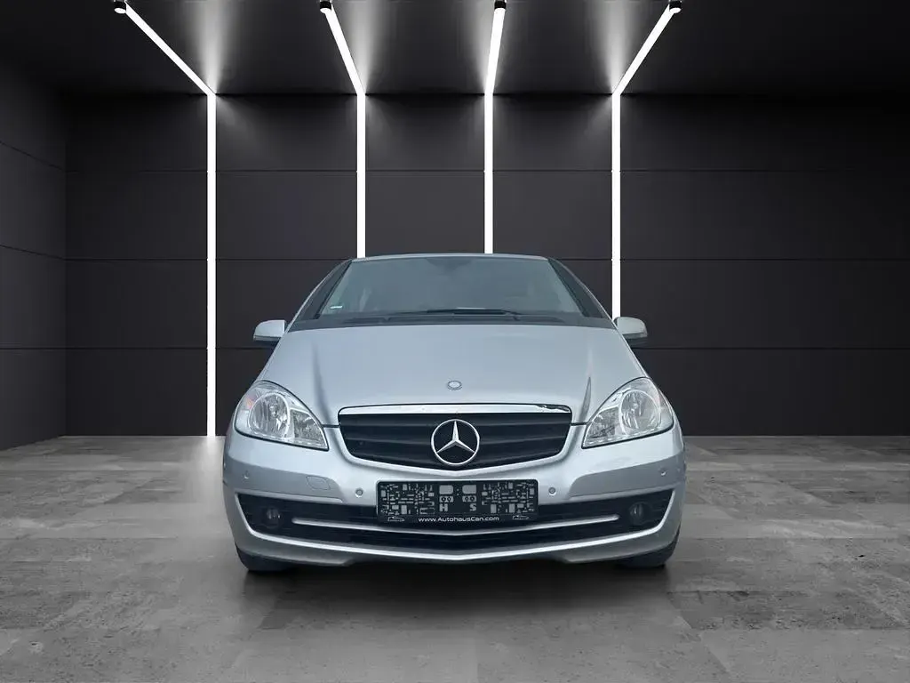 Gebraucht Mercedes A160 95 PS (69 kW) 2012 Silber Kleinwagen