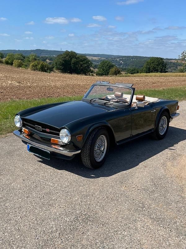 Grün Gebraucht 1974 Triumph TR6 Cabrio | 26.000 € - Bild 1/4