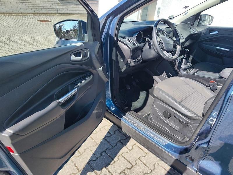 Gebraucht Ford Kuga Titanium 150 PS (110 kW) 2019 Blau SUV