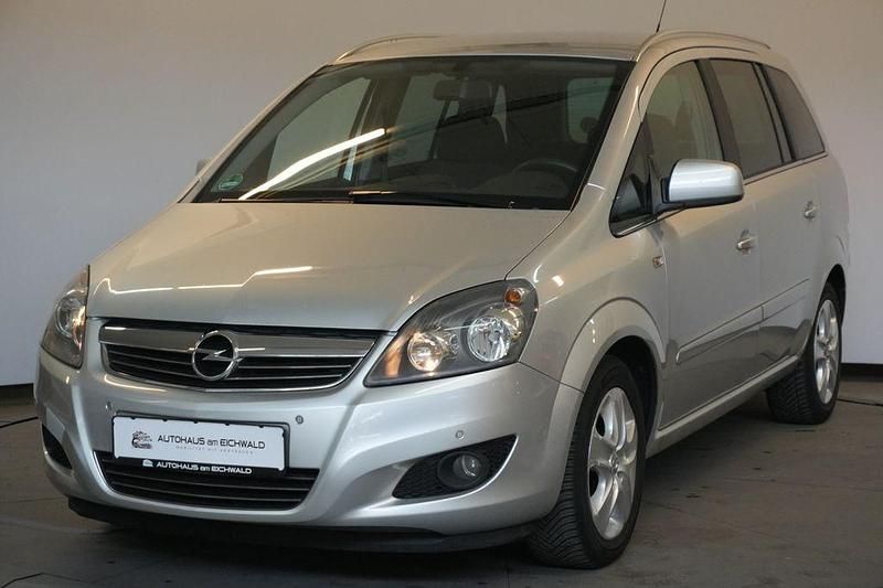 Gebraucht Opel Zafira Design Edition 116 PS (85 kW) 2011 Silber Van / Kleinbus