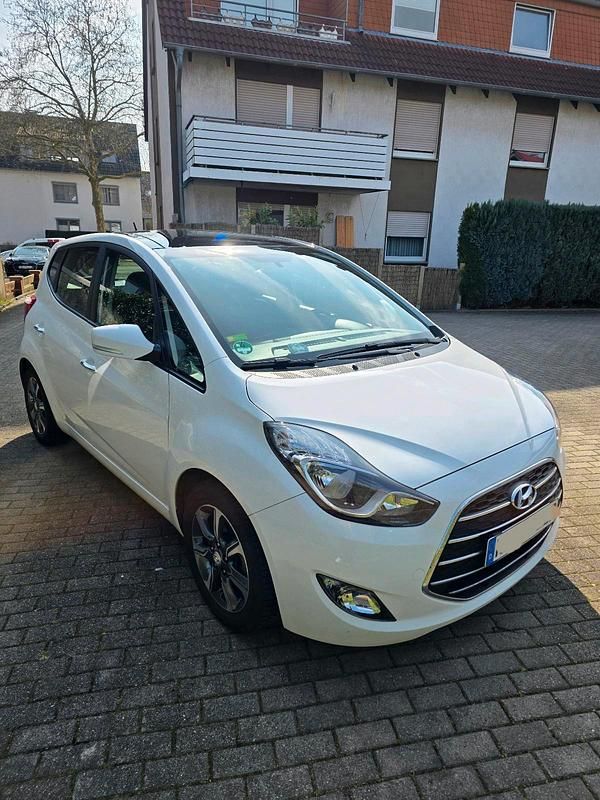 Gebraucht Hyundai ix20 125 PS (91 kW) 2019 Weiß Kleinwagen