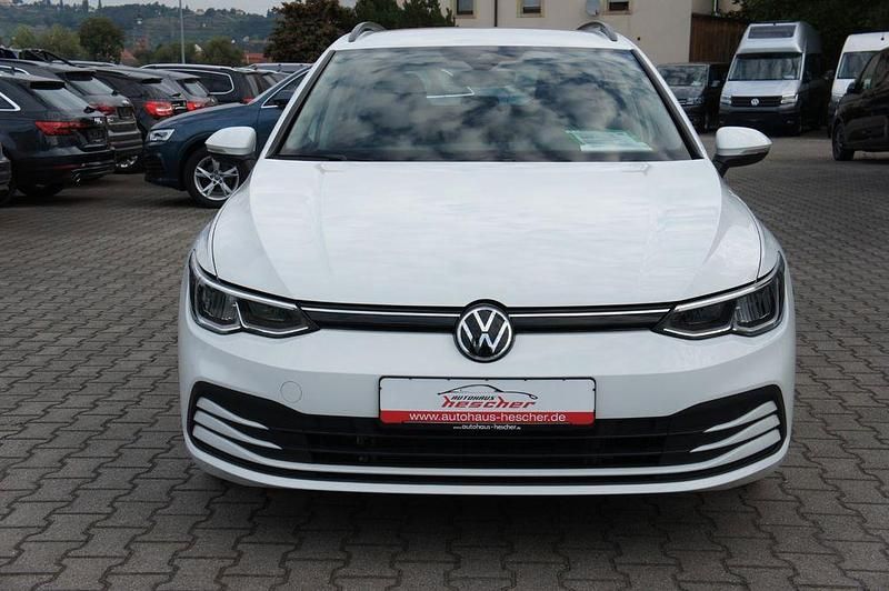 Gebraucht VW Golf VIII Life 150 PS (110 kW) 2021 Weiß Kombi