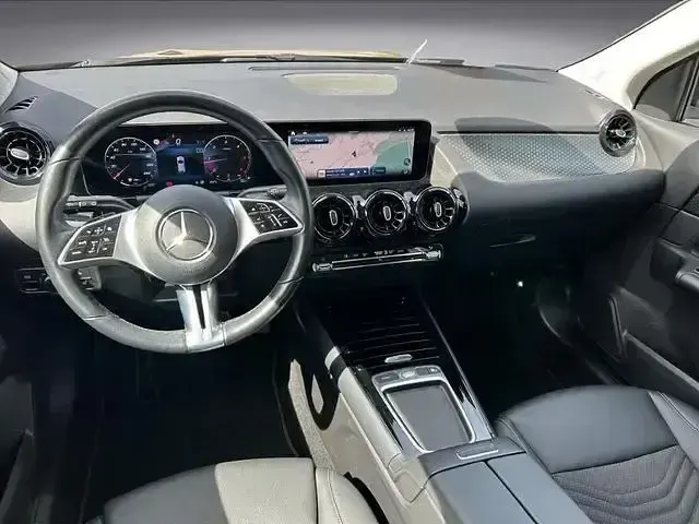 Gebraucht Mercedes GLA180 Advanced 116 PS (85 kW) 2024 Grau SUV