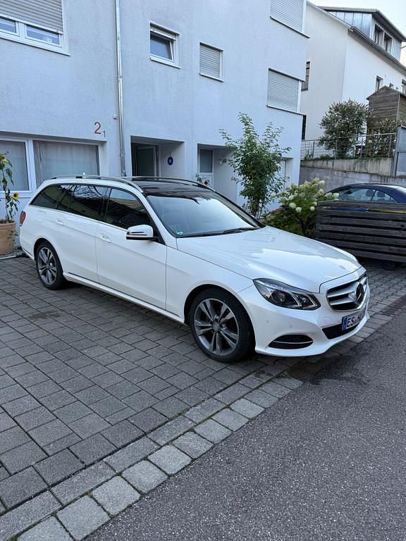 Weiß Gebraucht 2014 Mercedes E350 Avantgarde Limousine | 20.500 € (Etwas zu teuer) - Bild 1/4
