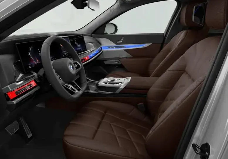 Gebraucht BMW 740 M Sport 299 PS (219 kW) 2025 Mineralweiss metallic Limousine