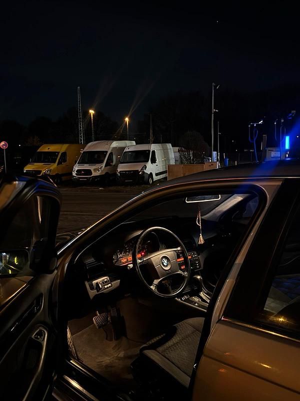 Gebraucht BMW 320 150 PS (110 kW) 2000 Silber Limousine