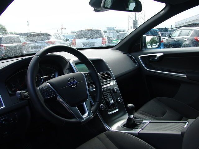Gebraucht Volvo XC60 Kinetic 181 PS (133 kW) 2014 Weiß SUV