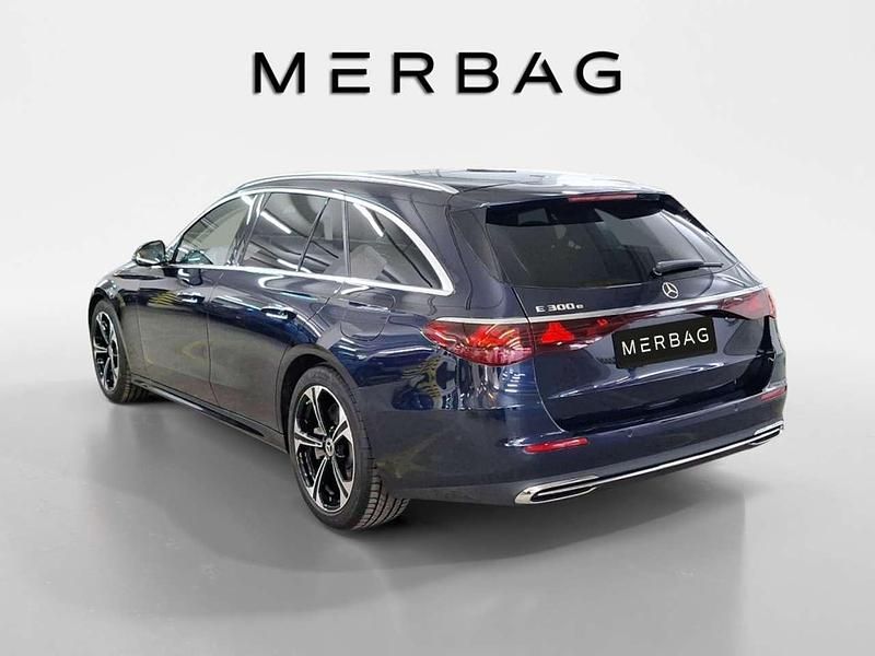 Gebraucht Mercedes E300 Advanced 204 PS (150 kW) 2024 Metalliclack nautikblau Kombi