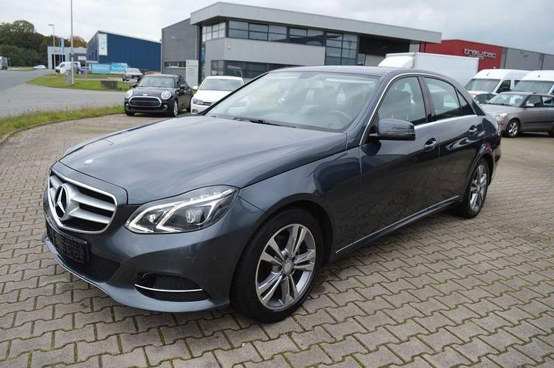 Grau Gebraucht 2014 Mercedes E220 Avantgarde Edition Limousine | 8.950 € (Etwas zu teuer) - Bild 1/4