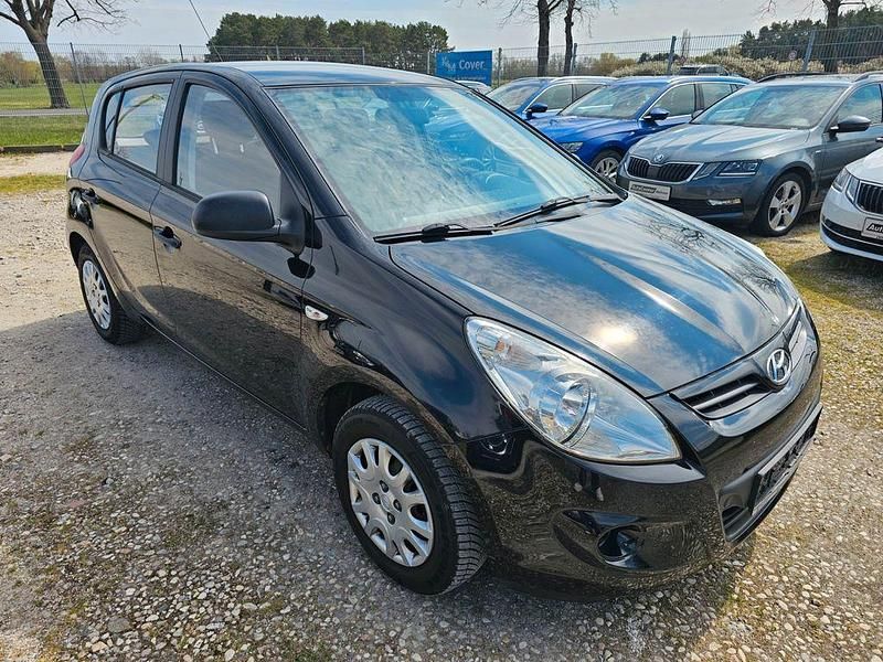 Gebraucht Hyundai i20 Classic 77 PS (56 kW) 2009 Schwarz Kleinwagen