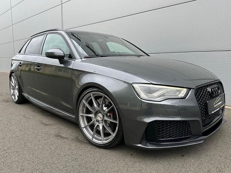 Grau Gebraucht 2015 Audi RS3 Sportback Ambiente Kleinwagen | 27.990 € (Fairer Preis) - Bild 1/4