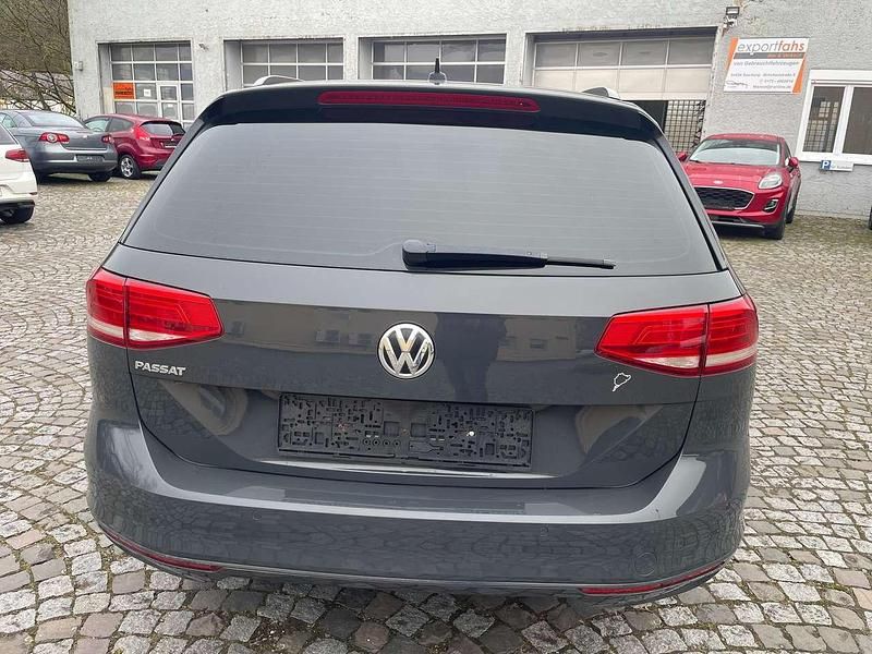 Gebraucht VW Passat Comfortline 150 PS (110 kW) 2015 Uranograu Kombi