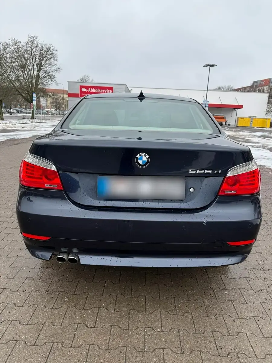 Second-hand BMW 525 177 CP (130 kW) 2004 Albastru Berlinǎ