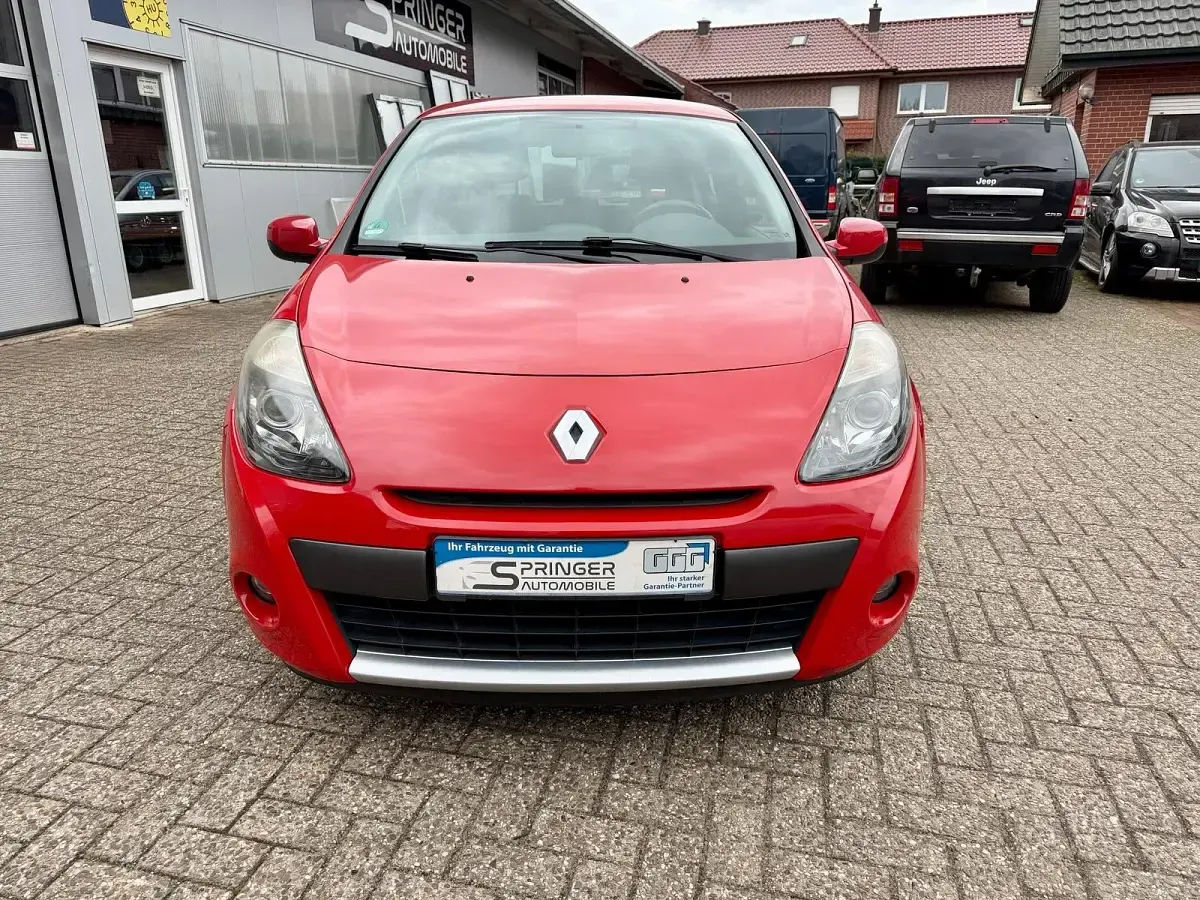 Używany Renault Clio III Dynamique 75 KM (55 kW) 2010 Czerwony Hatchback