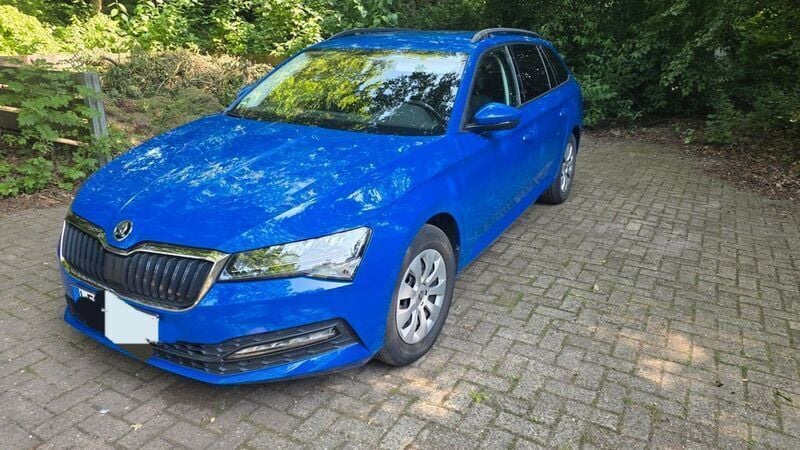 Blau Gebraucht 2019 Skoda Superb Active Kombi | 16.500 € (Superpreis) - Bild 1/4