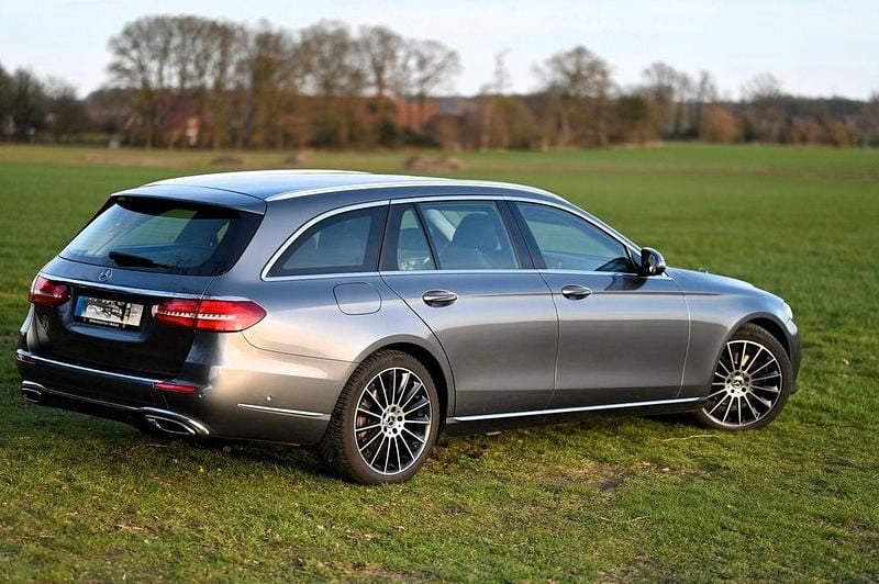 Usado Mercedes E220 Exclusive 194 CV (142 kW) 2019 Gris Familiar