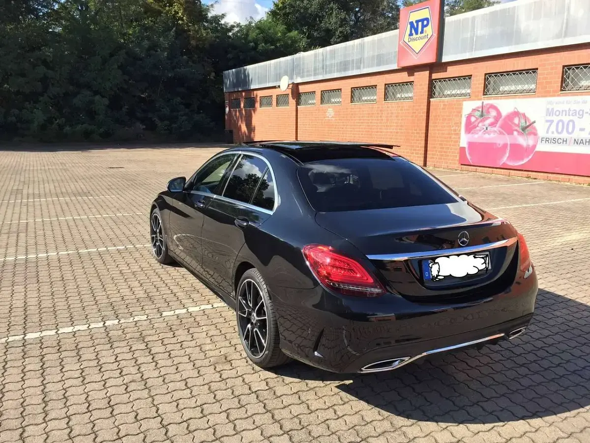 Gebraucht Mercedes C300 AMG line 245 PS (180 kW) 2019 Schwarz Limousine