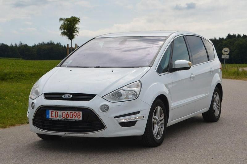 Weiß Gebraucht 2011 Ford S-MAX Titanium Van / Kleinbus | 4.990 € (Superpreis) - Bild 1/4
