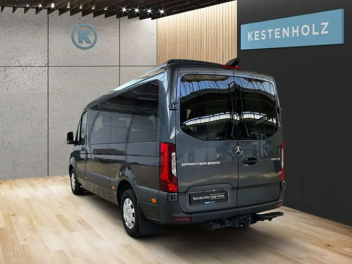 Gebraucht Mercedes Sprinter 190 PS (139 kW) 2024 Tenoritgrau Van