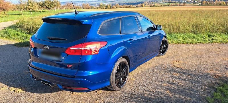 Gebraucht Ford Focus ST 250 PS (183 kW) 2018 Blau Kombi