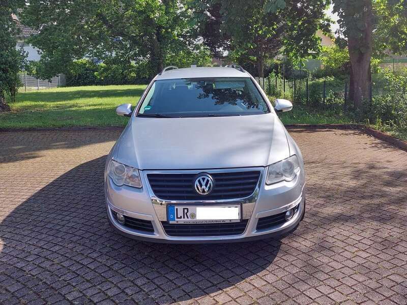 Silber Gebraucht 2009 VW Passat Highline Kombi | 2.400 € (Guter Preis) - Bild 1/4