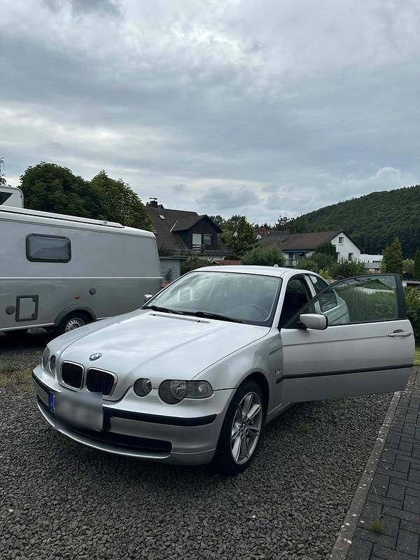 Silber Gebraucht 2003 BMW 316 Compact Kleinwagen | 1.200 € (Fairer Preis) - Bild 1/4