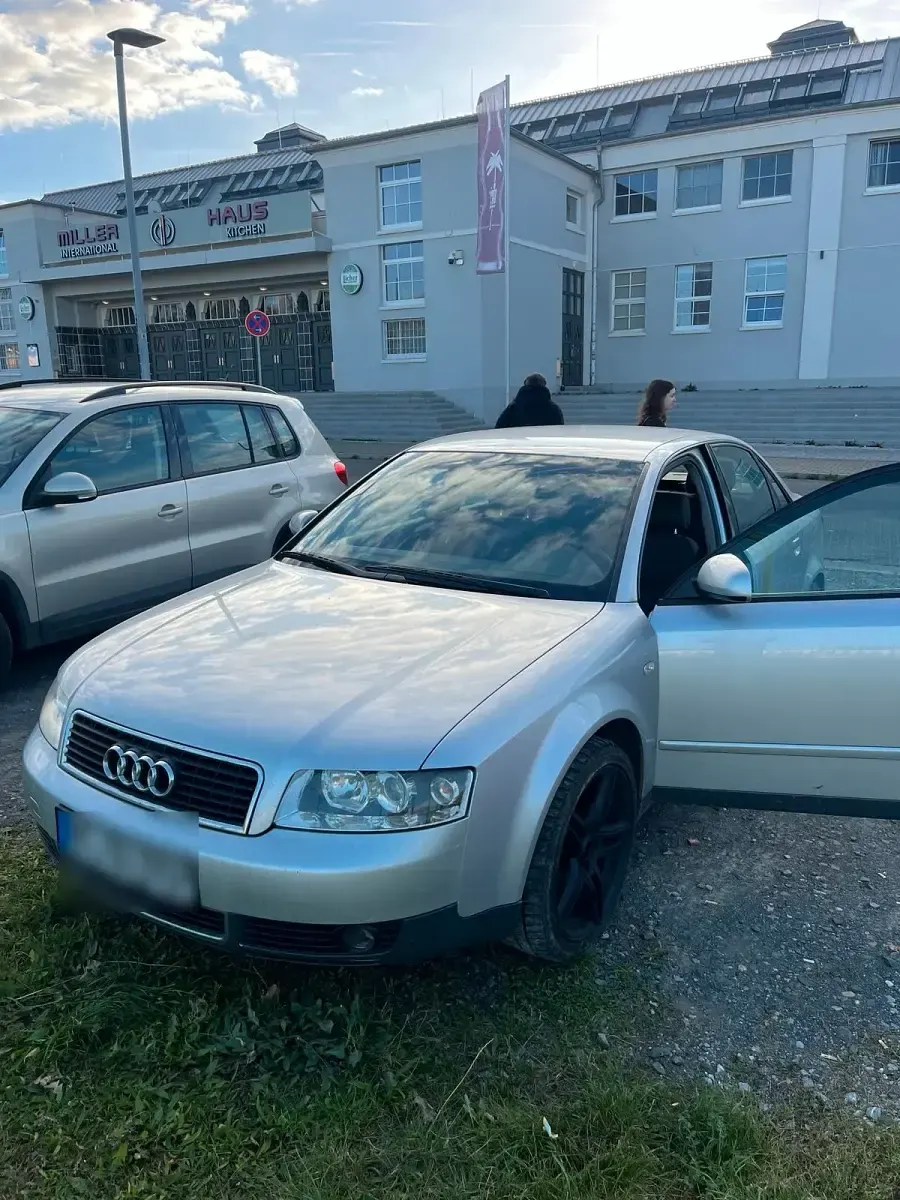 Gebraucht Audi A4 130 PS (95 kW) 2001 Silber Limousine