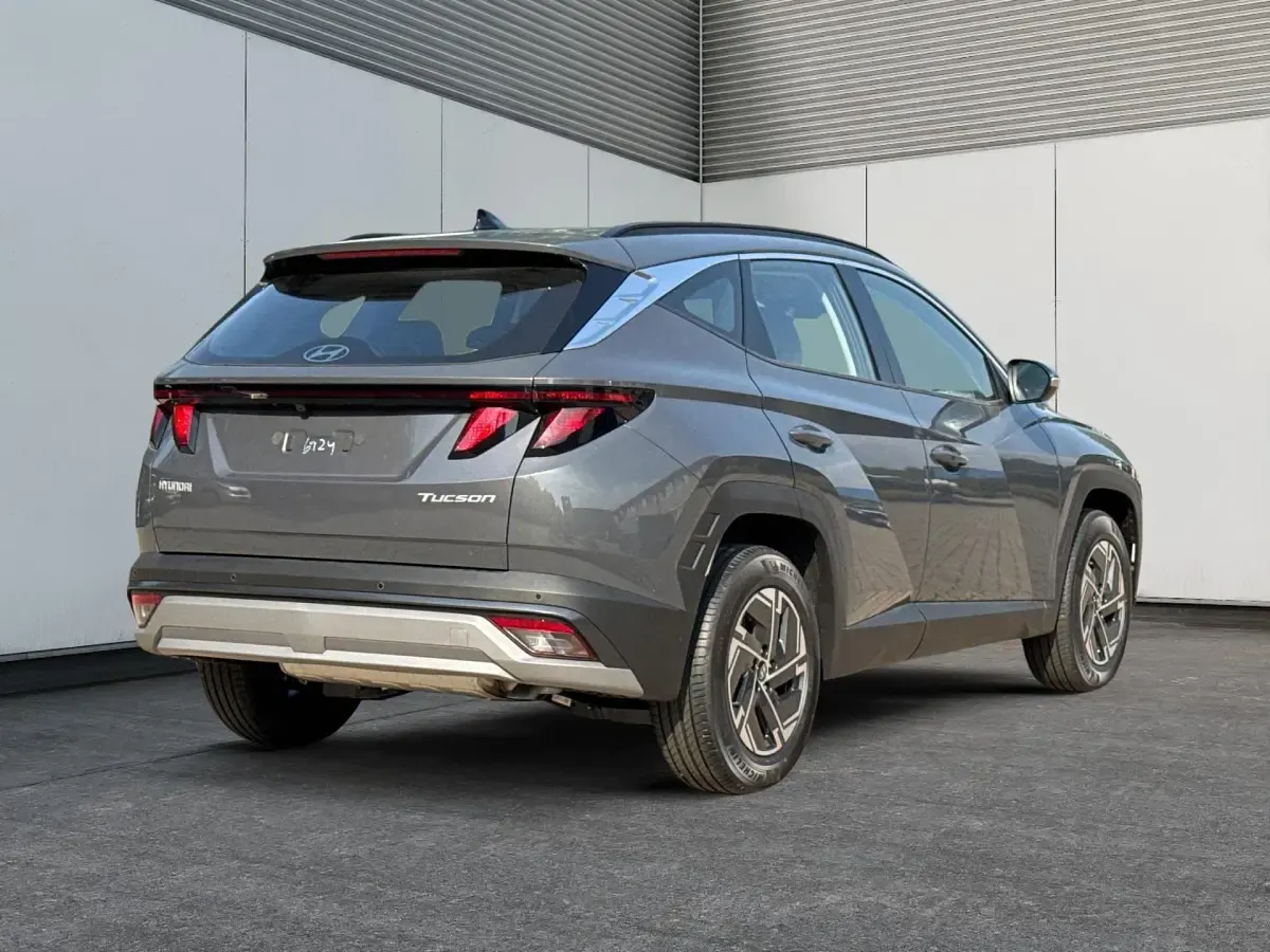 Neu Hyundai Tucson Style 150 PS (110 kW) 2026 Ecotronic grey pearl SUV