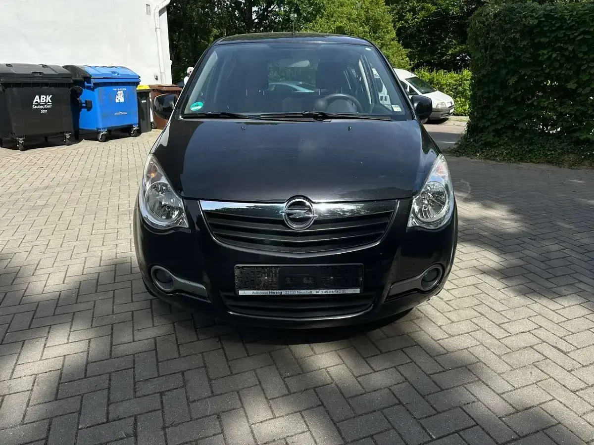 Gebraucht Opel Agila Edition 68 PS (50 kW) 2012 Kosmosschwarz Kleinwagen