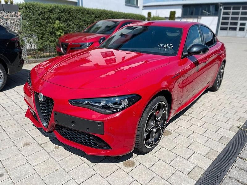 Rot Gebraucht 2023 Alfa Romeo Giulia Competizione Limousine | 38.450 € (Fairer Preis) - Bild 1/4