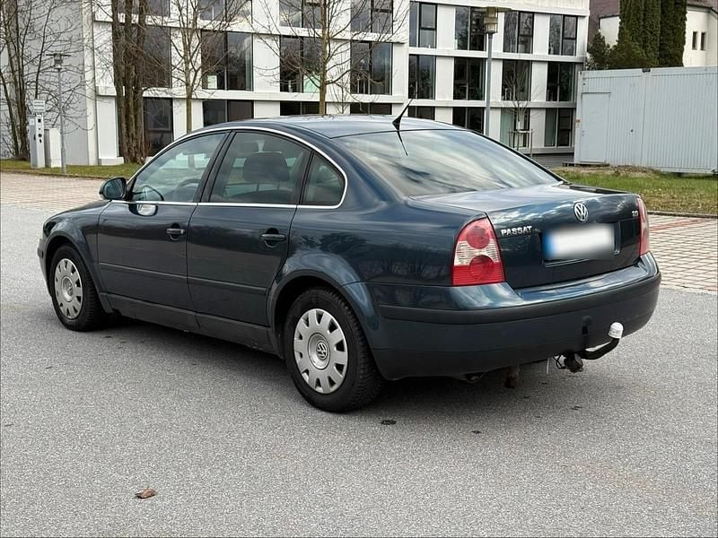 Second-hand VW Passat 116 CP (85 kW) 2004 Albastru Berlinǎ