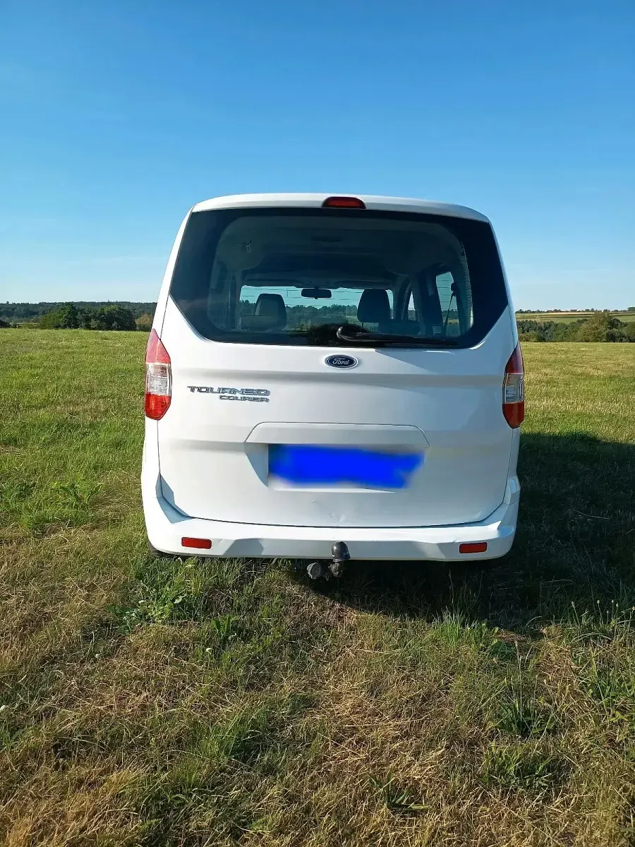 Gebraucht Ford Tourneo Courier 100 PS (73 kW) 2019 Weiß Van / Kleinbus