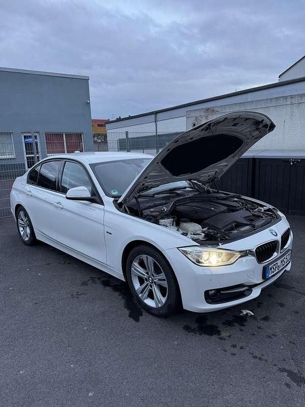 Gebraucht BMW 320 Sport Line 184 PS (135 kW) 2012 Limousine