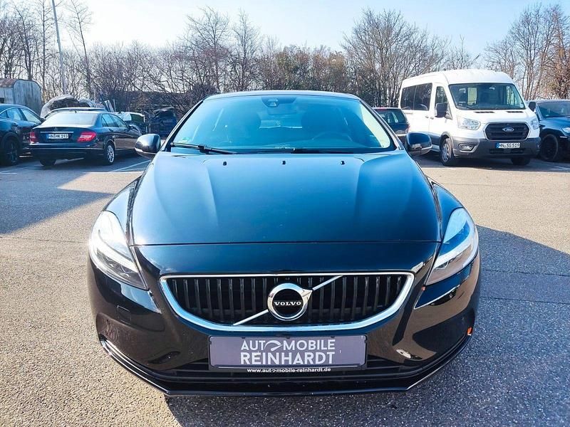 Gebraucht Volvo V40 Momentum 150 PS (110 kW) 2019 Schwarz Kombi
