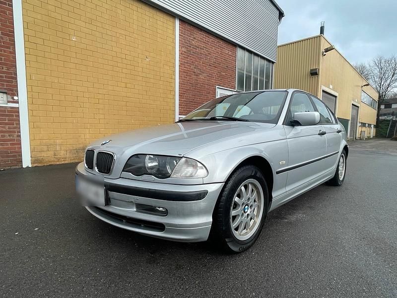 Gebraucht BMW 320 136 PS (100 kW) 2001 Silber Limousine