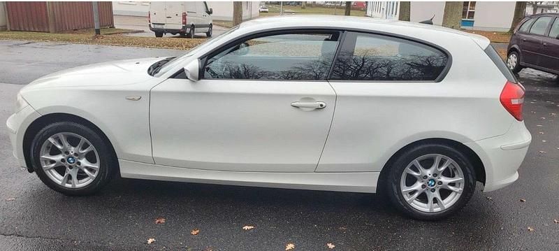 Gebraucht BMW 116 122 PS (89 kW) 2010 Weiß Kleinwagen