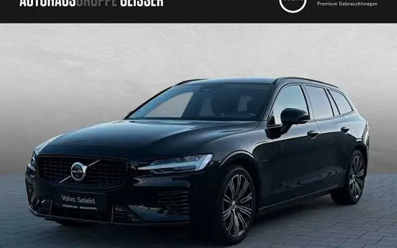 Używany Volvo V60 Plus 455 KM (334 kW) 2024 Czarny Kombi