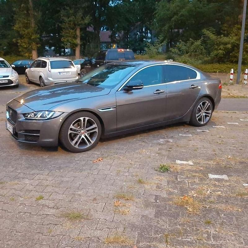 Gebraucht Jaguar XE Prestige 179 PS (131 kW) 2016 Grau Limousine