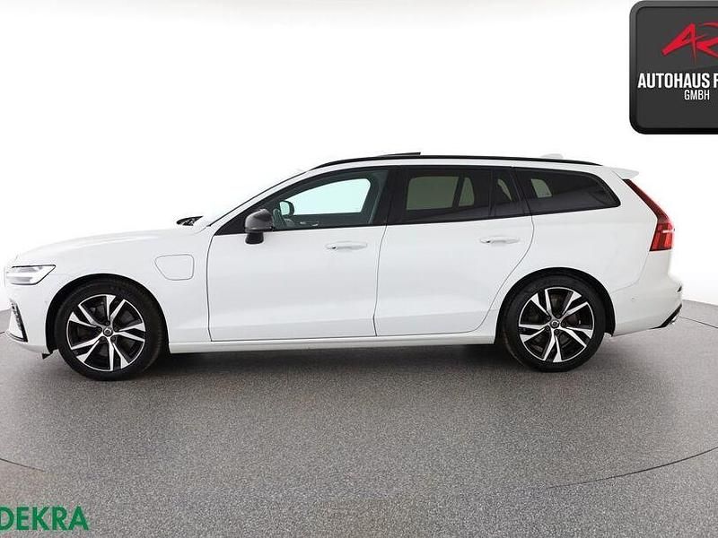 Gebraucht Volvo V60 R-Design 341 PS (250 kW) 2021 Ice white / solid Kombi