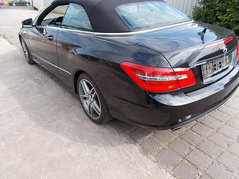 Gebraucht Mercedes E300 Avantgarde 252 PS (185 kW) 2011 Schwarz Cabrio