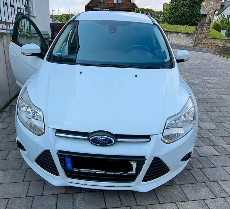 Weiß Gebraucht 2014 Ford Focus Kombi | 3.999 € (Superpreis) - Bild 1/4