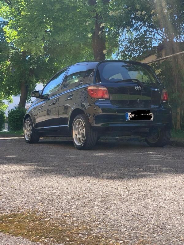 Schwarz Gebraucht 2001 Toyota Yaris Kleinwagen | 2.350 € (Etwas zu teuer) - Bild 1/4