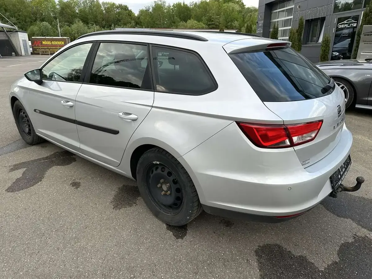 Używany Seat Leon ST Reference 110 KM (80 kW) 2015 Srebrny Kombi