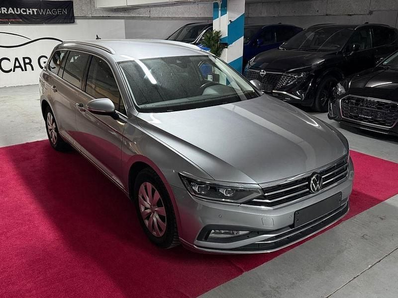 Silber Gebraucht 2021 VW Passat Elegance Kombi | 14.499 € (Fairer Preis) - Bild 1/4