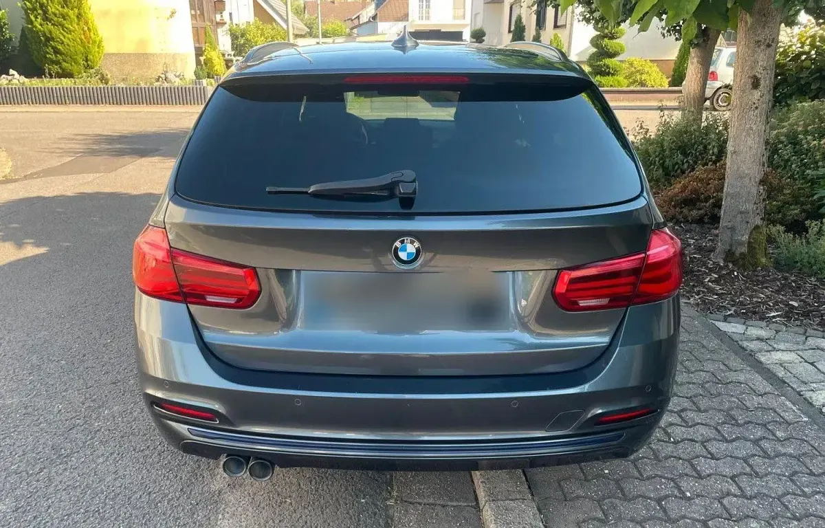 Gebraucht BMW 320 Sport Line 190 PS (139 kW) 2016 Grau Kombi