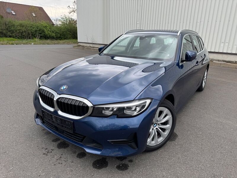 Blau Gebraucht 2021 BMW 320 Sport Line Limousine | 16.900 € (Superpreis) - Bild 1/4