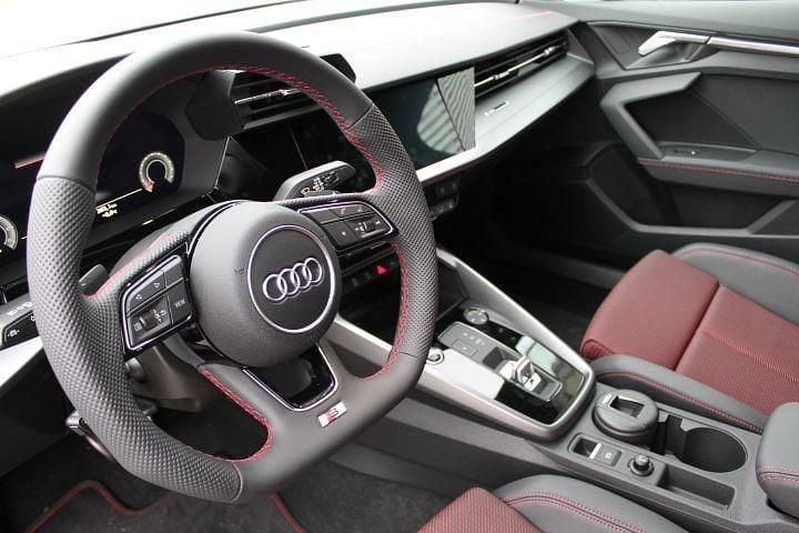Second-hand Audi A3 S-Line 150 CP (110 kW) 2023 Negru Berlinǎ