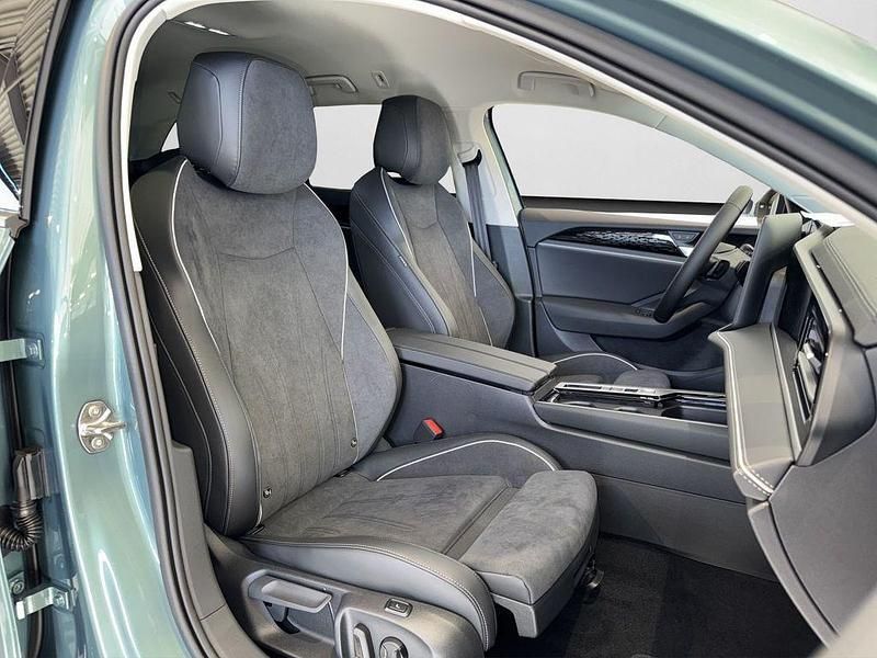 Gebraucht VW Passat Elegance 150 PS (110 kW) 2025 Grün Limousine