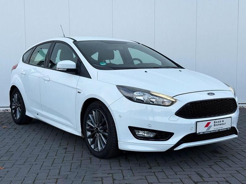 Gebraucht Ford Focus ST-Line 125 PS (91 kW) 2017 Weiß Limousine